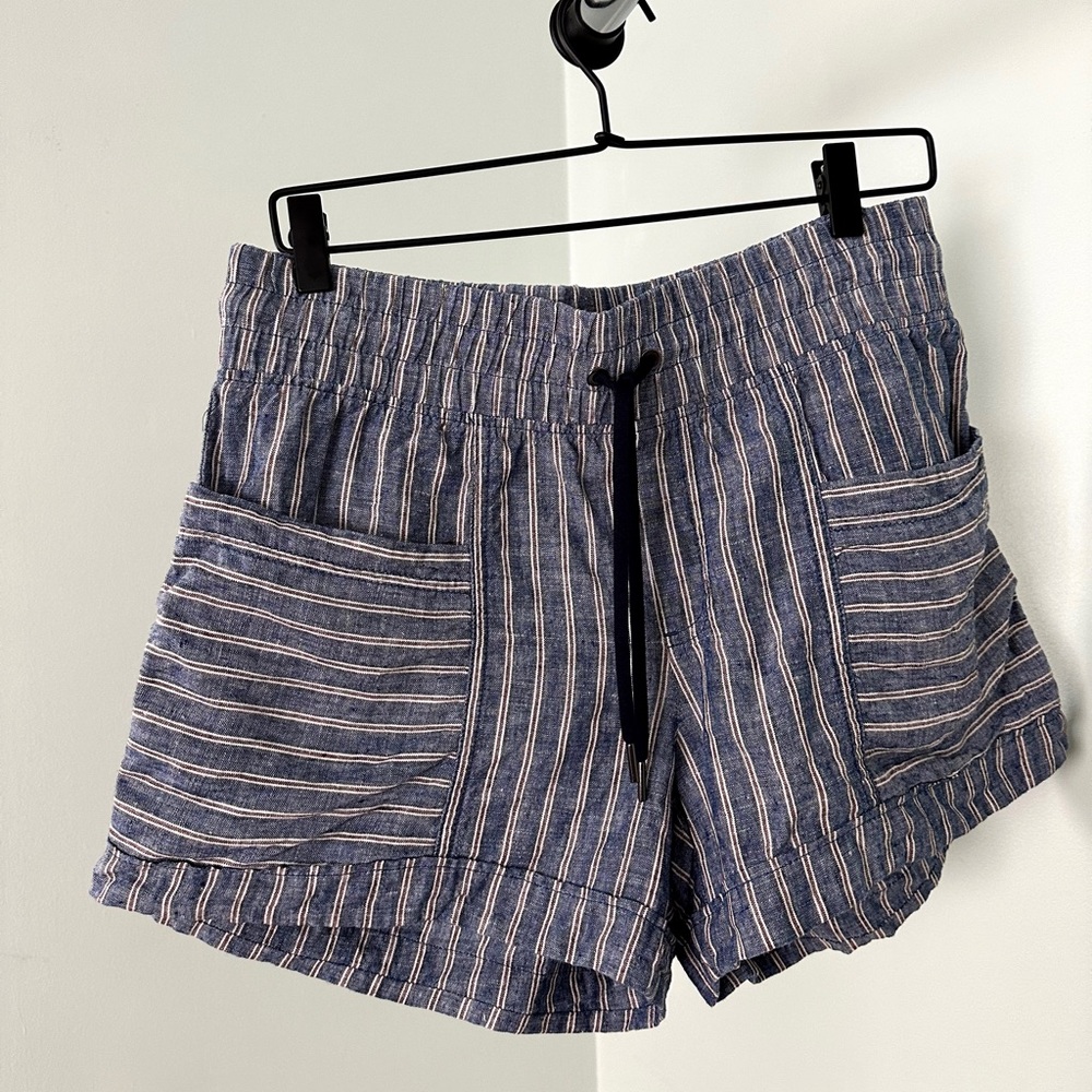Athleta Women’s Clothing Blue Pinstriped Mid Rise 4” Cabo Shorts Pull On, Blue